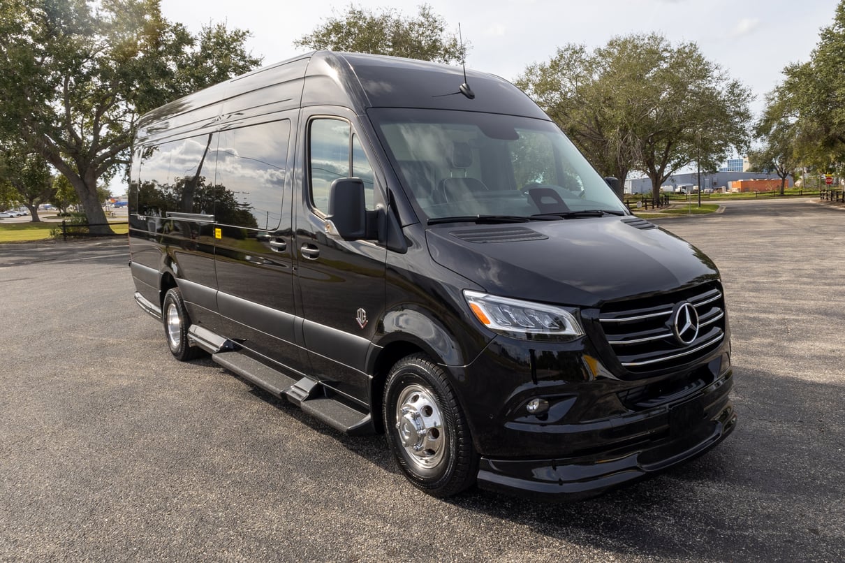 2026 OGV Luxury Coach gallery image-1