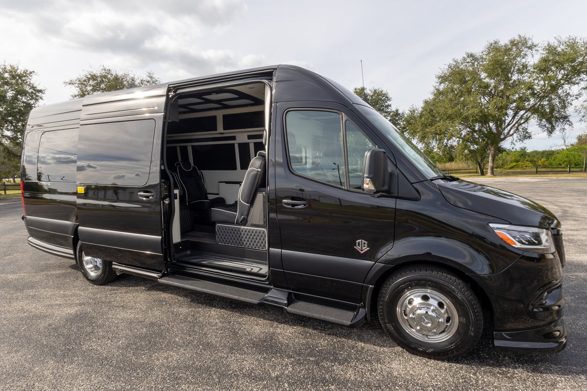 2026 OGV Luxury Coach gallery image-3