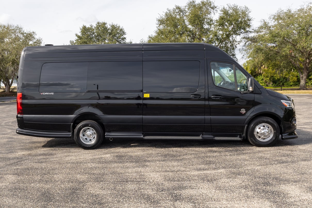 2026 OGV Luxury Coach gallery image-4