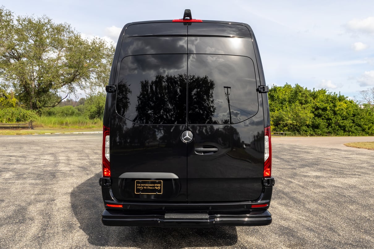 2026 OGV Luxury Coach gallery image-7