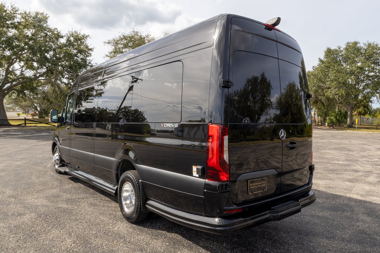 2026 OGV Luxury Coach gallery image-8