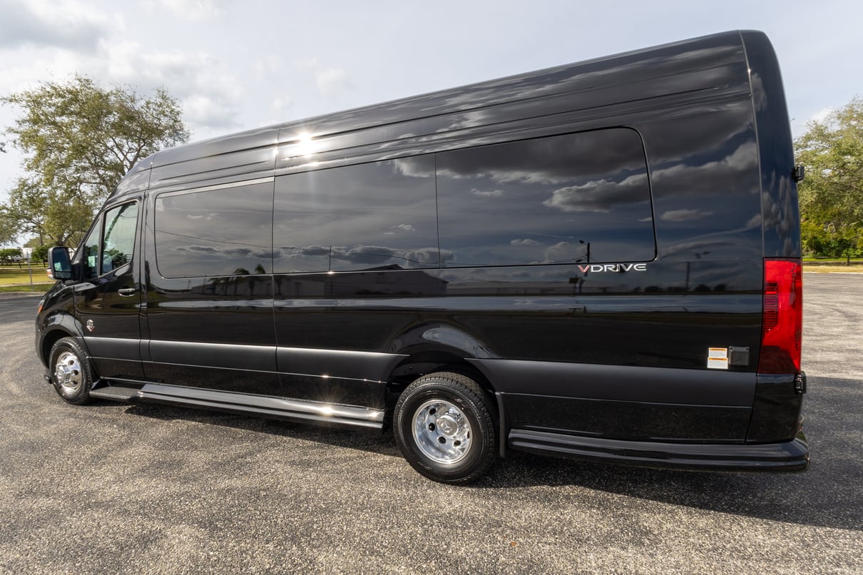 2026 OGV Luxury Coach gallery image-9