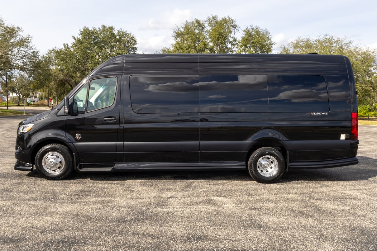 2026 OGV Luxury Coach gallery image-10