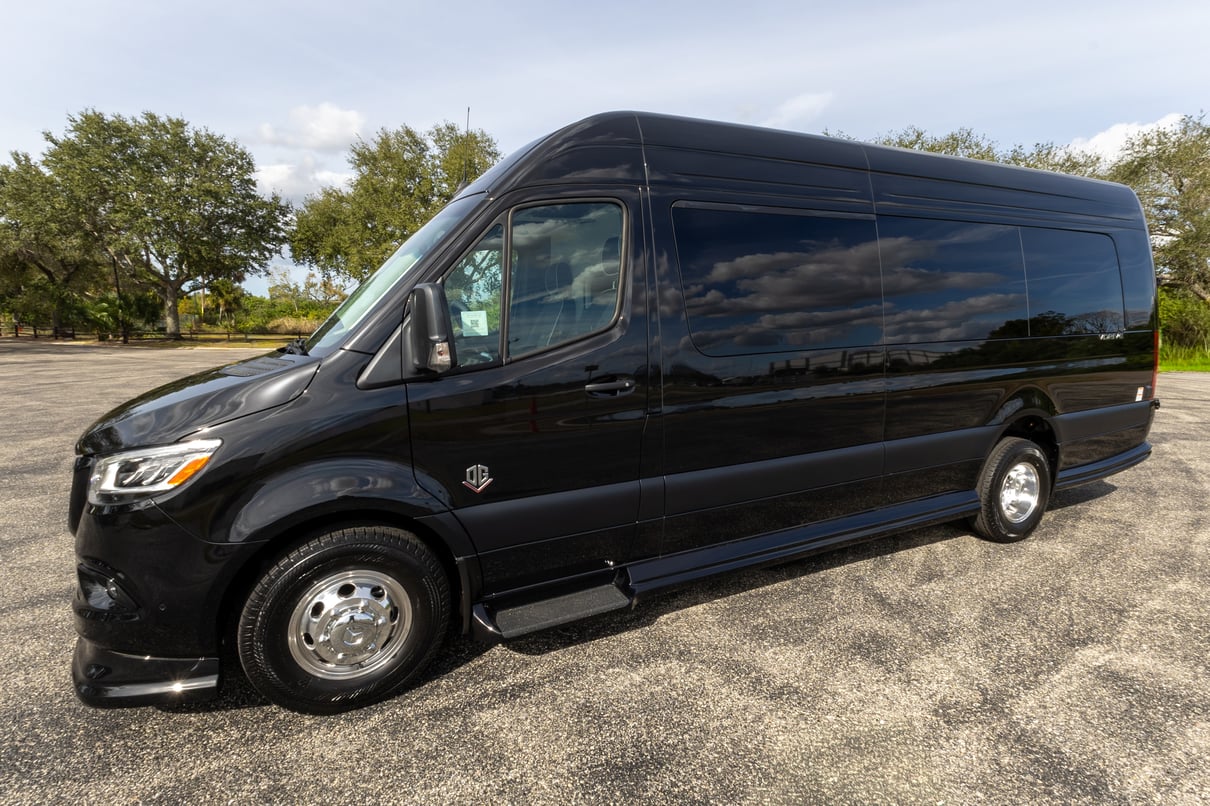 2026 OGV Luxury Coach gallery image-11