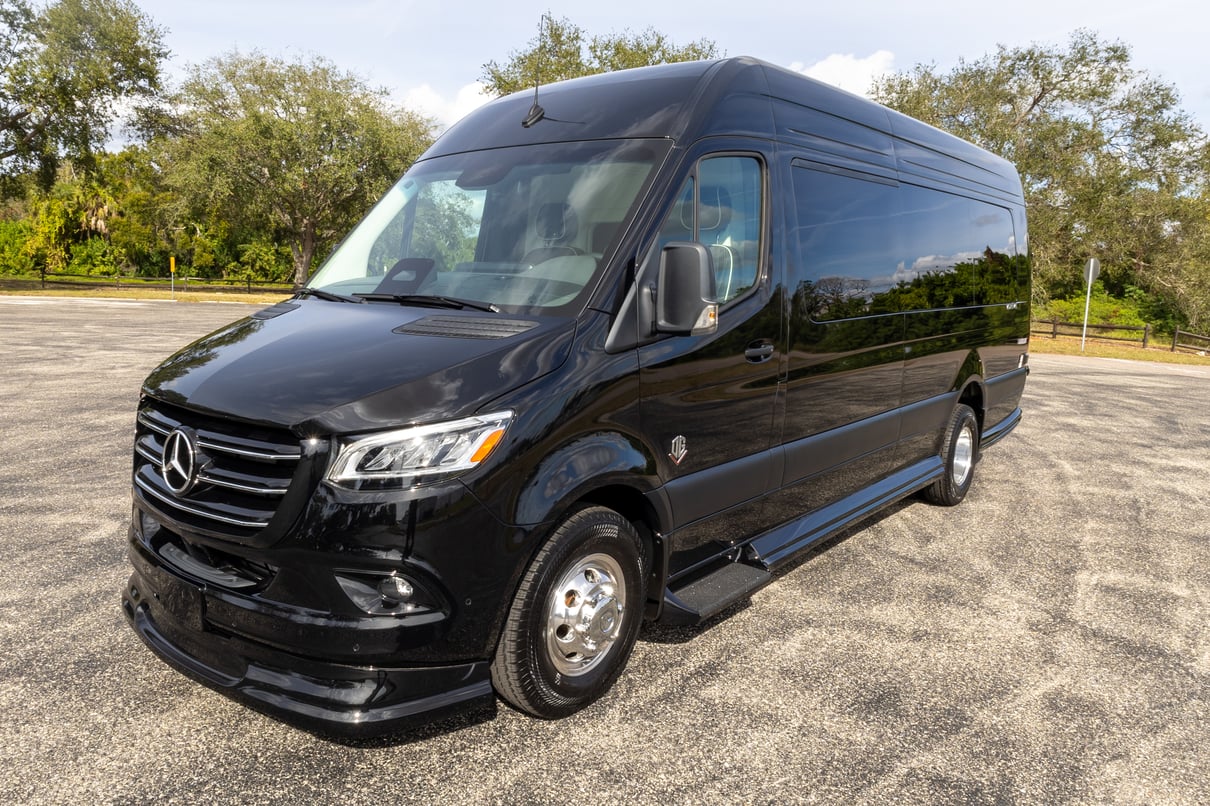 2026 OGV Luxury Coach gallery image-12