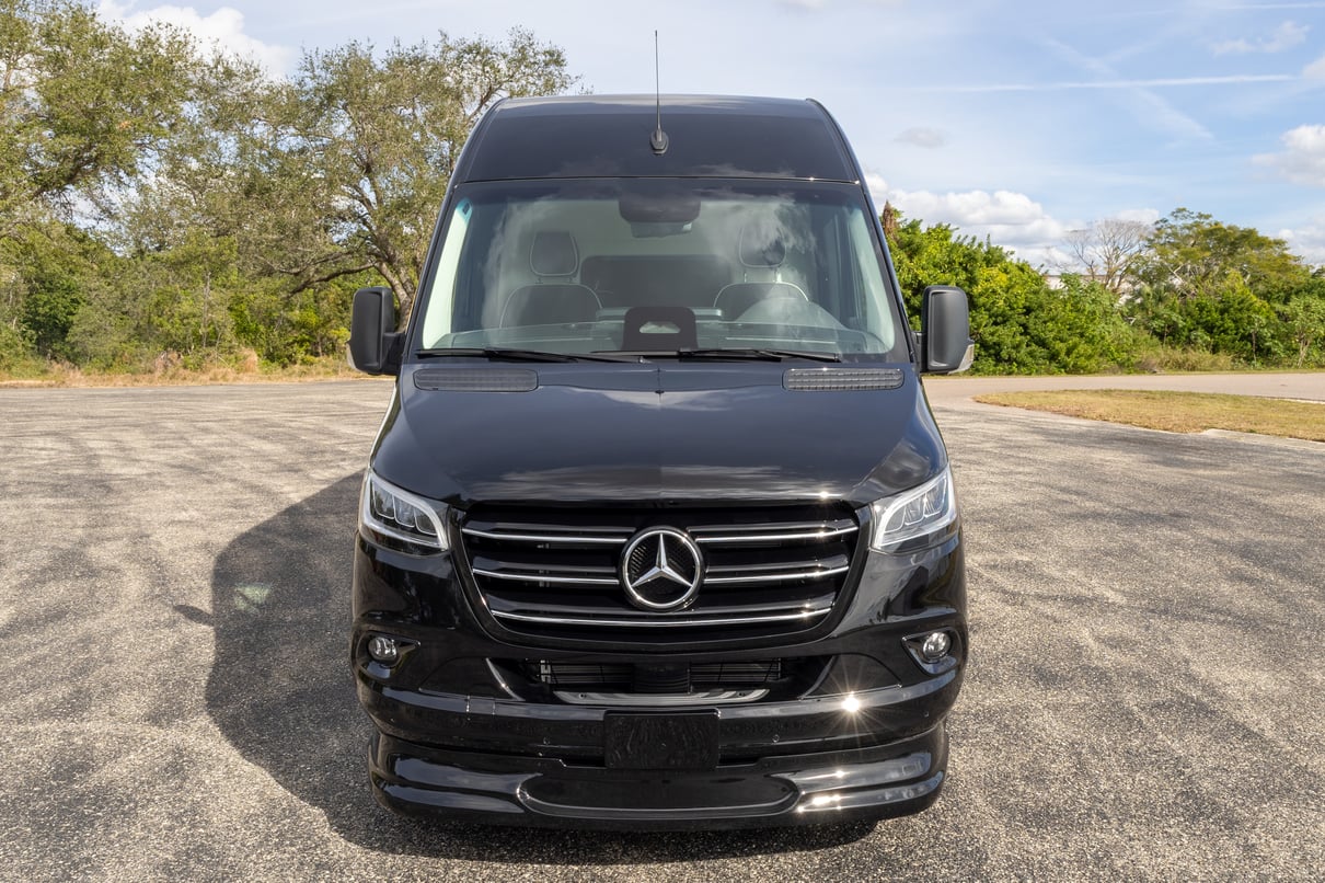 2026 OGV Luxury Coach gallery image-13