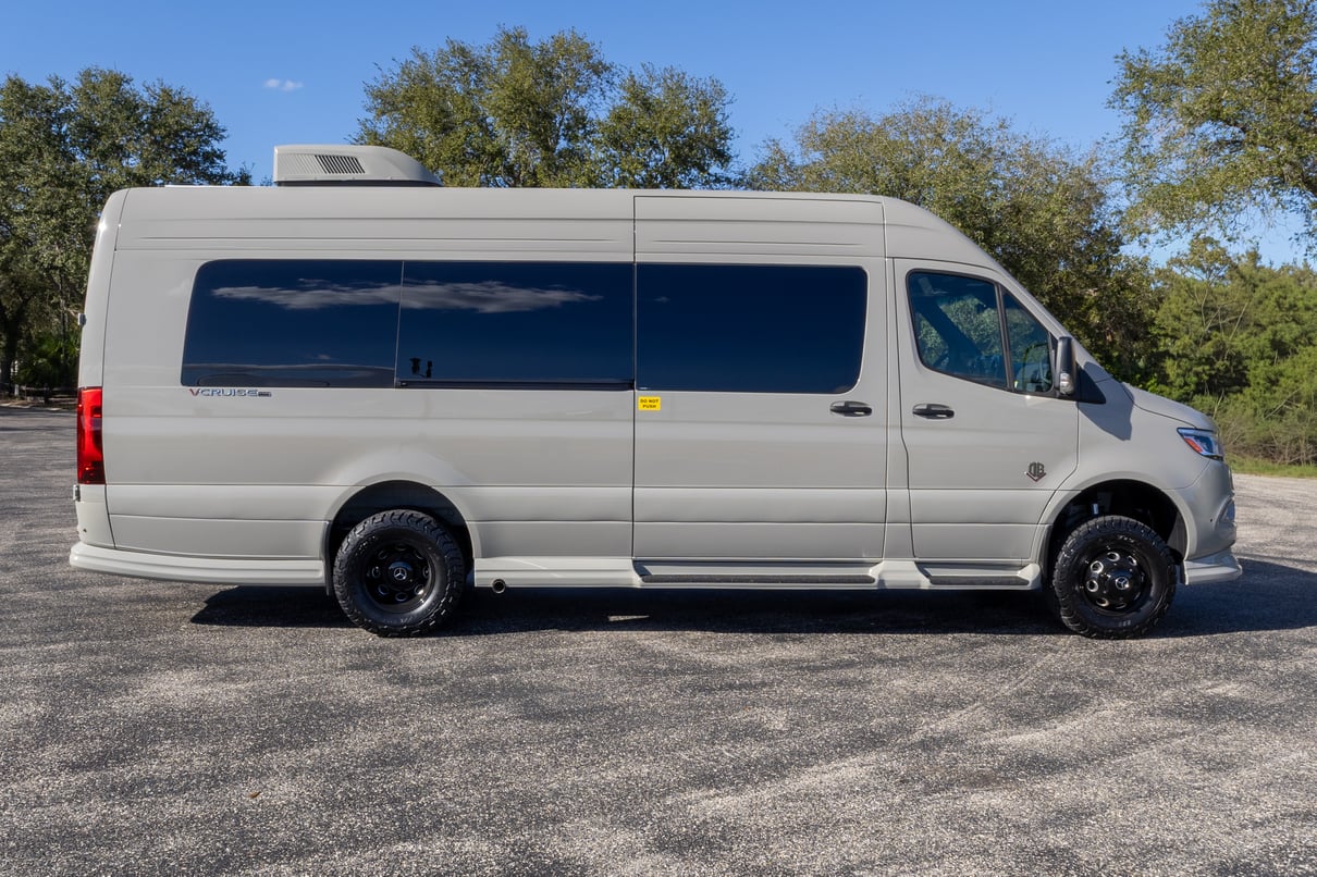 2026 OGV Luxury Coach gallery image-4