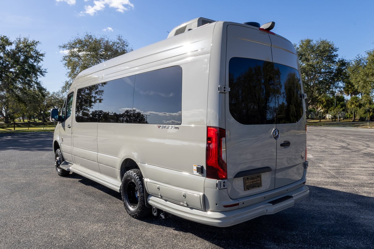 2026 OGV Luxury Coach gallery image-8