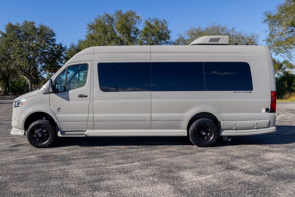 2026 OGV Luxury Coach gallery image-10