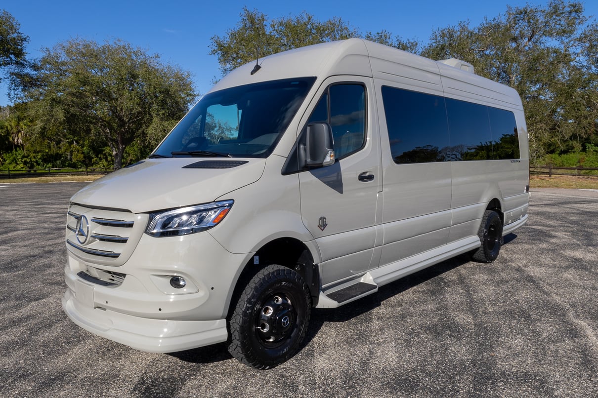 2026 OGV Luxury Coach gallery image-11