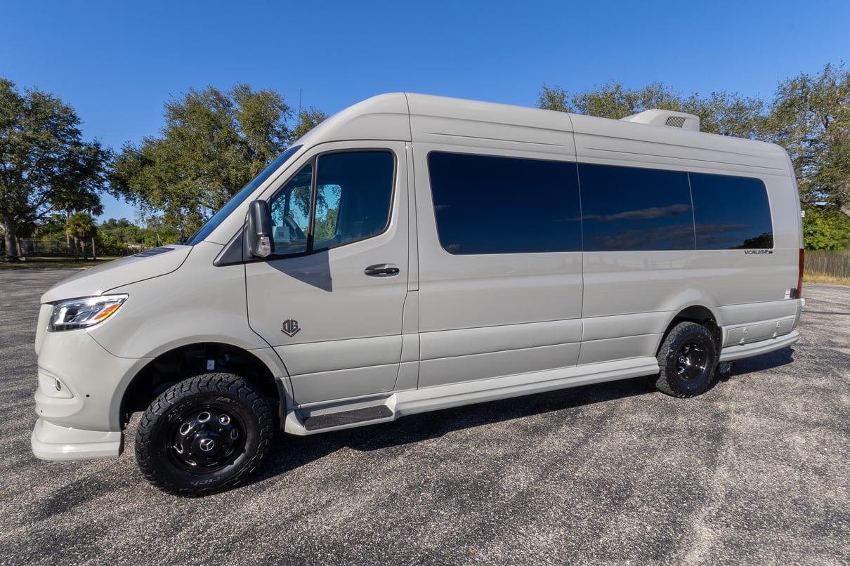 2026 OGV Luxury Coach gallery image-12