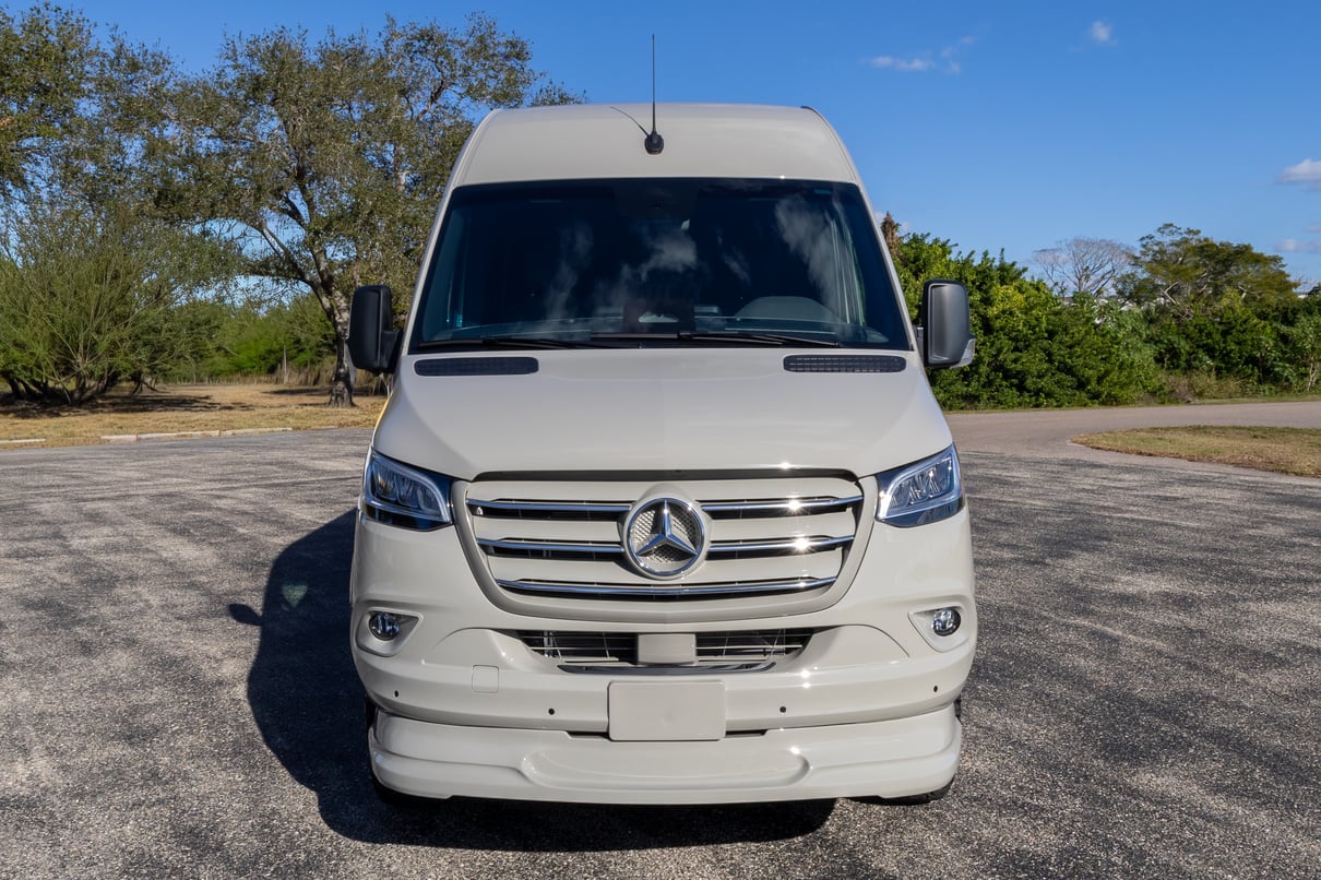 2026 OGV Luxury Coach gallery image-13