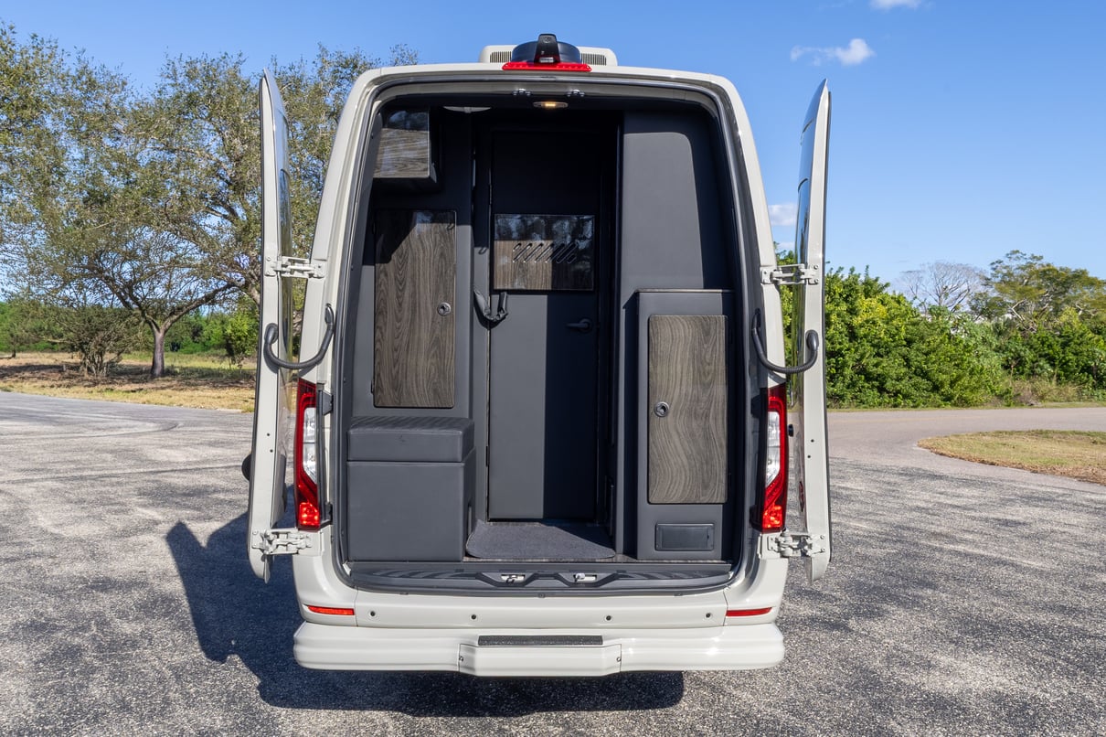 2026 OGV Luxury Coach gallery image-25