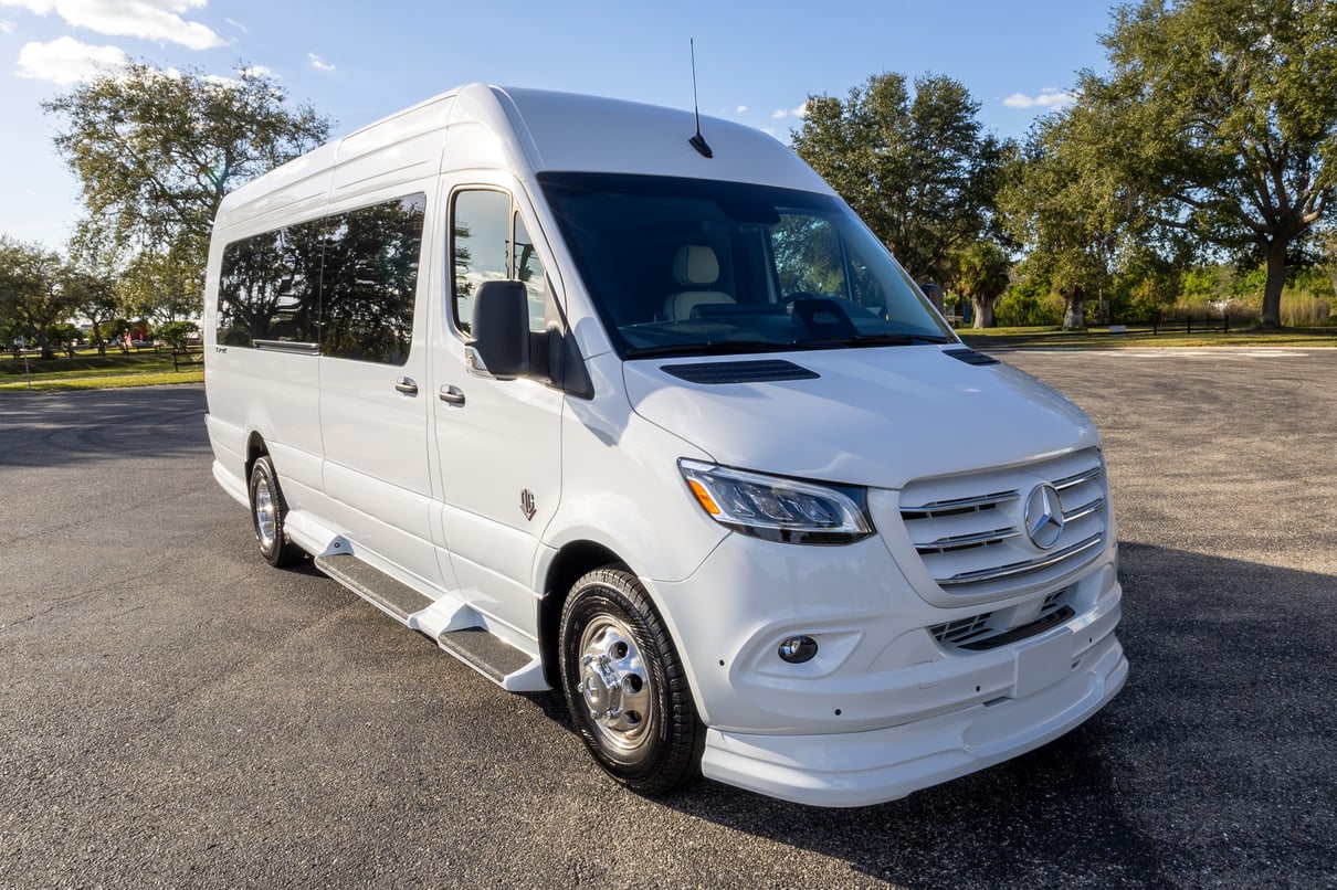 2026 OGV Luxury Coach gallery image-1