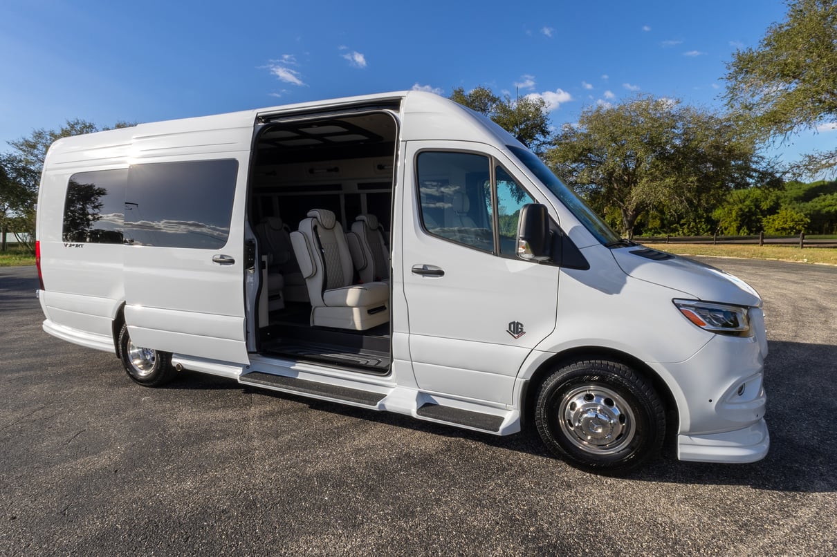 2026 OGV Luxury Coach gallery image-3