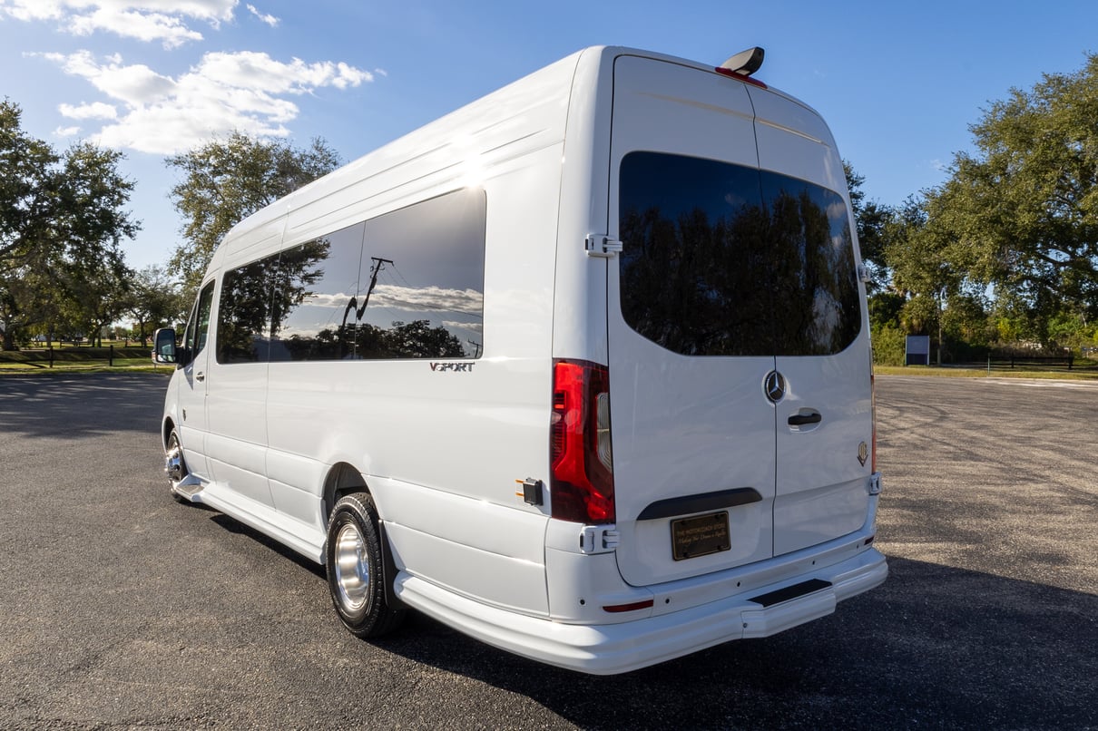 2026 OGV Luxury Coach gallery image-8