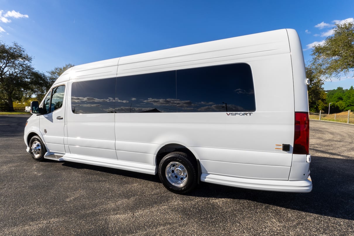 2026 OGV Luxury Coach gallery image-9