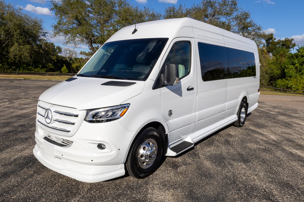 2026 OGV Luxury Coach gallery image-12