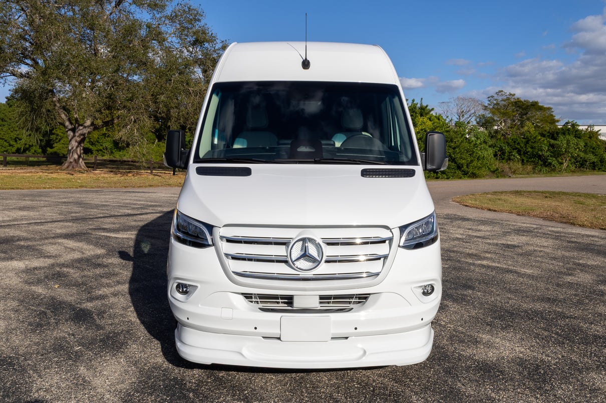 2026 OGV Luxury Coach gallery image-13