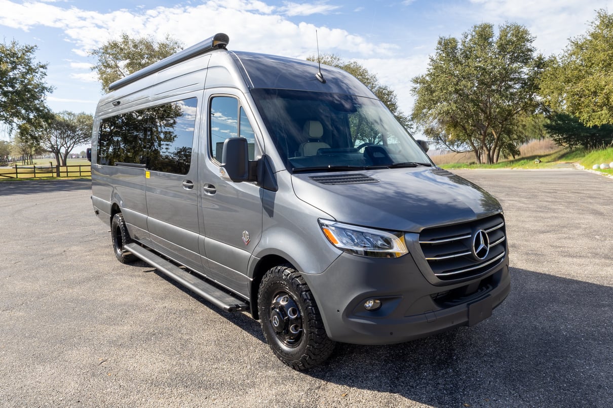 2026 OGV Luxury Coach gallery image-1