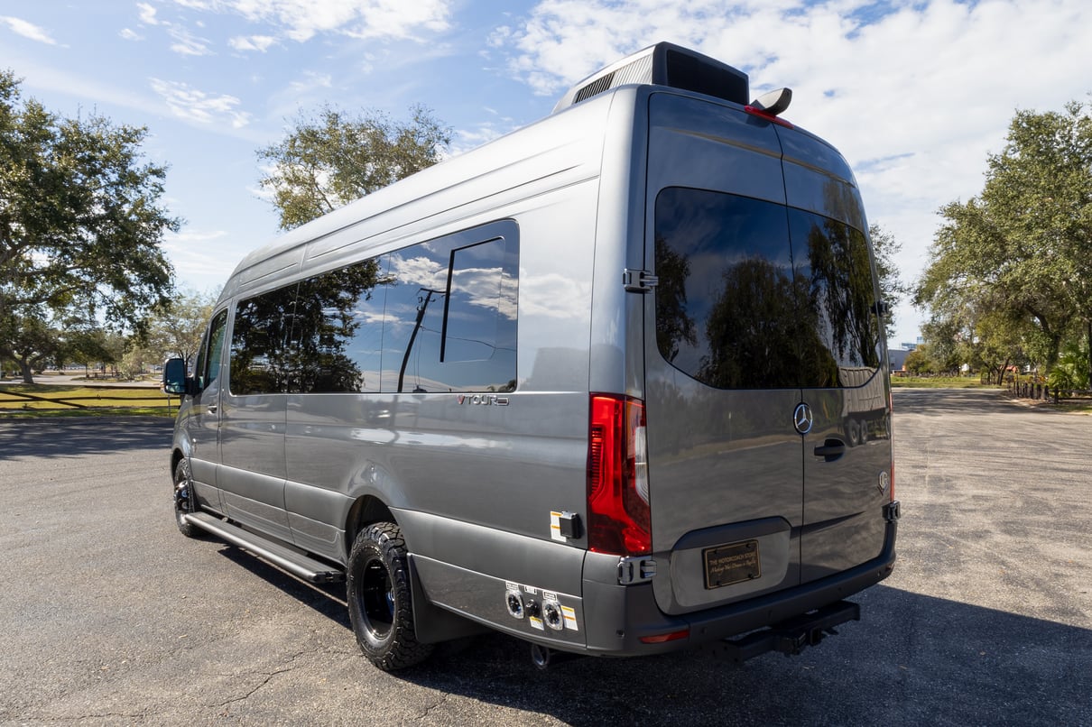 2026 OGV Luxury Coach gallery image-8