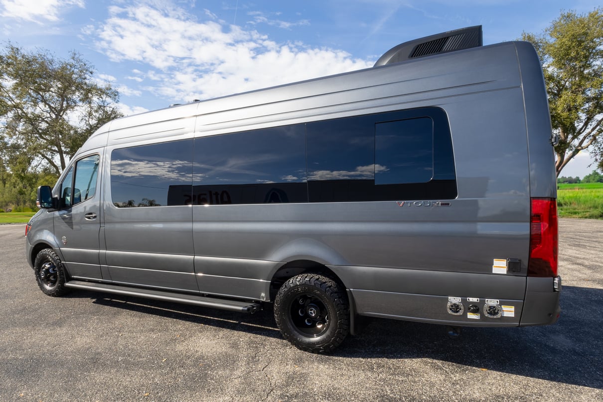 2026 OGV Luxury Coach gallery image-9