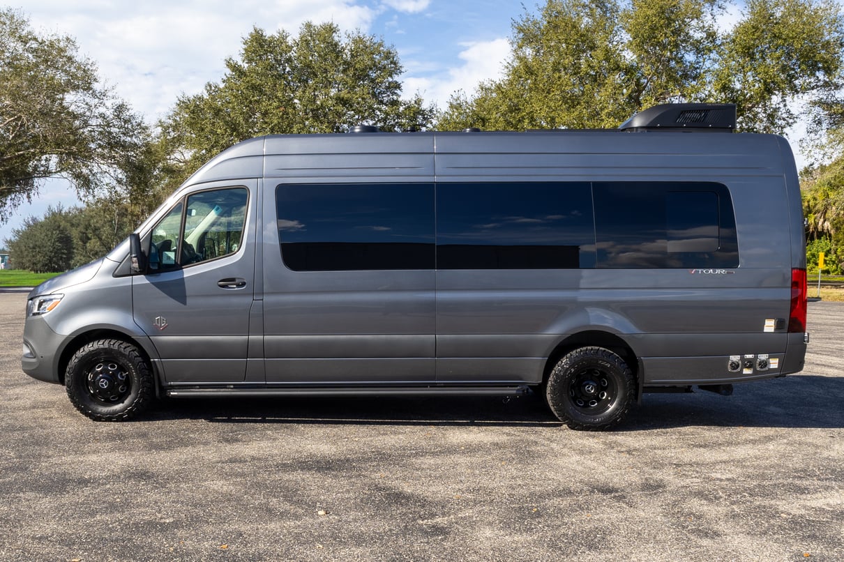 2026 OGV Luxury Coach gallery image-10