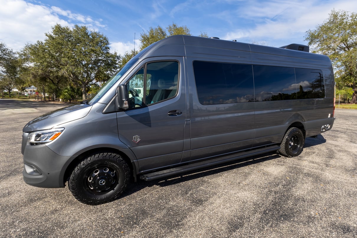 2026 OGV Luxury Coach gallery image-11