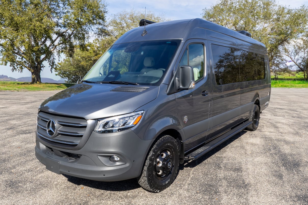 2026 OGV Luxury Coach gallery image-12