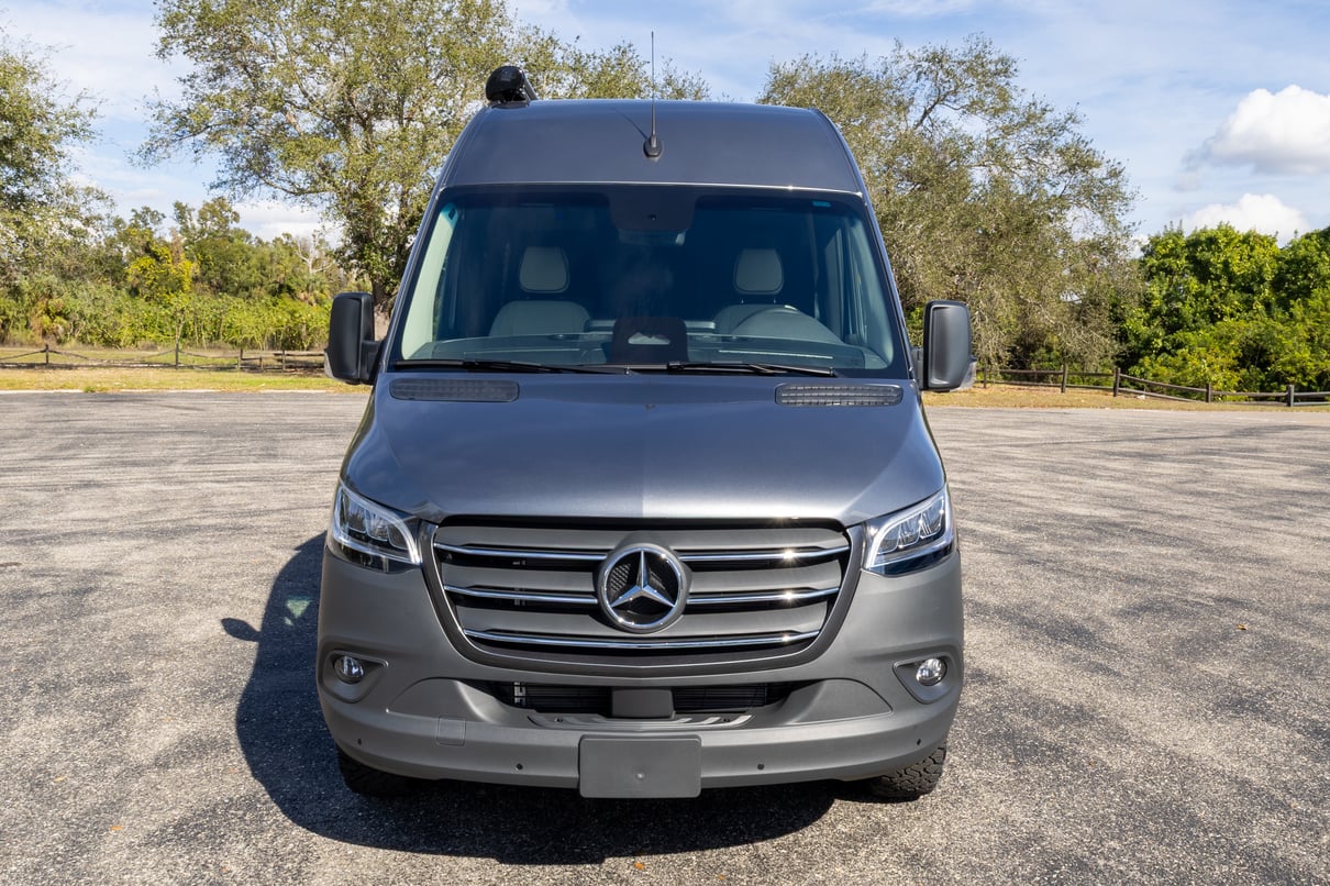 2026 OGV Luxury Coach gallery image-13