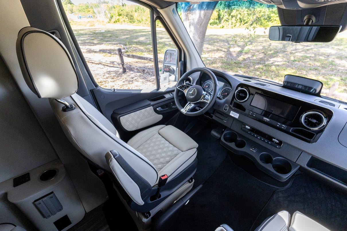 2026 OGV Luxury Coach gallery image-15