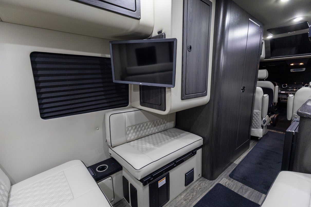 2026 OGV Luxury Coach gallery image-24