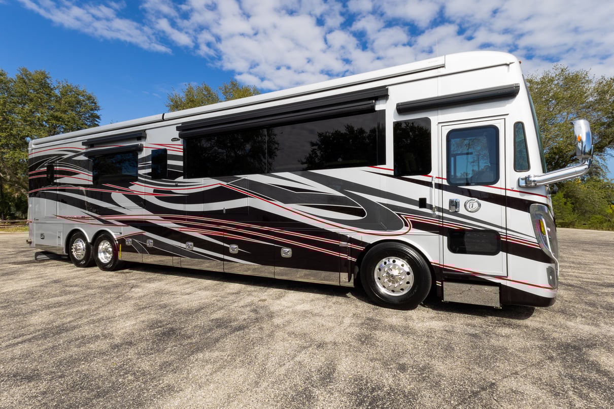 2025 Tiffin Zephyr 45 FZ gallery image-2