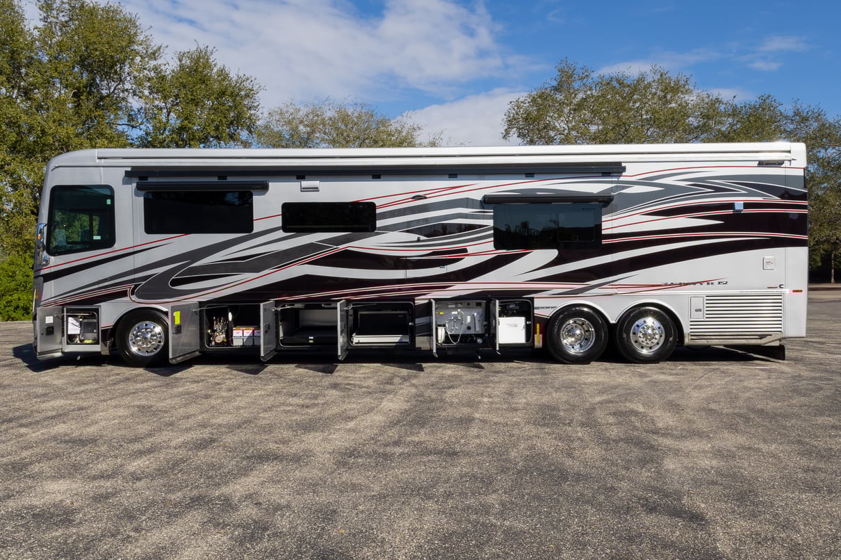 2025 Tiffin Zephyr 45 FZ gallery image-33