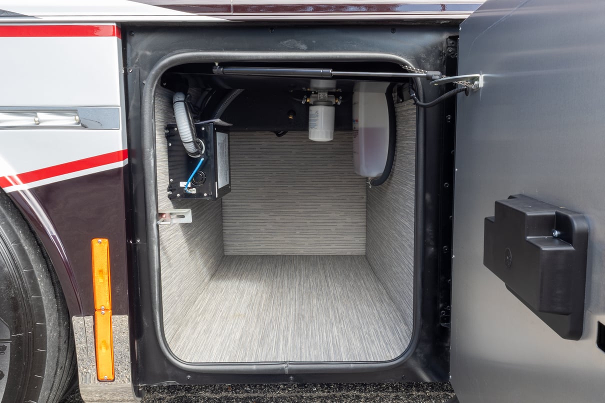 2025 Tiffin Zephyr 45 FZ gallery image-35