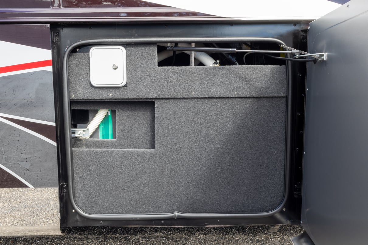 2025 Tiffin Zephyr 45 FZ gallery image-36