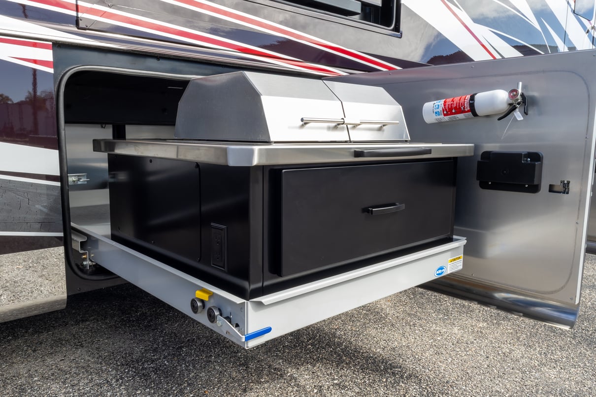 2025 Tiffin Zephyr 45 FZ gallery image-37