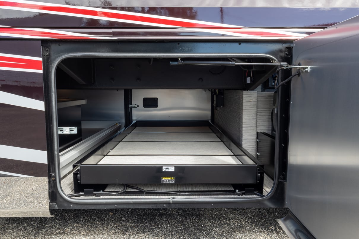 2025 Tiffin Zephyr 45 FZ gallery image-38