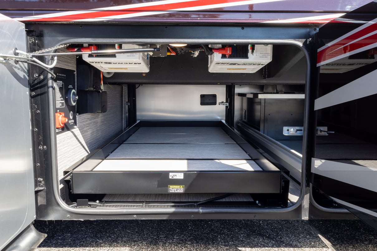 2025 Tiffin Zephyr 45 FZ gallery image-43