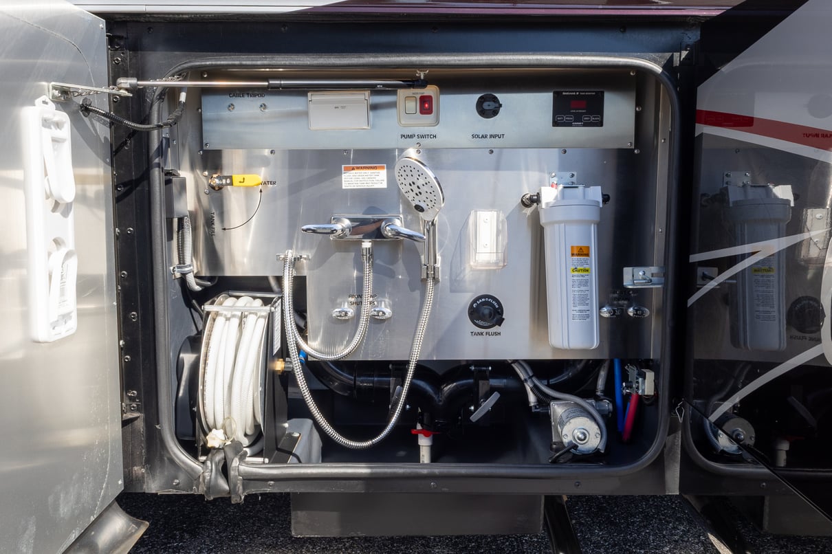 2025 Tiffin Zephyr 45 FZ gallery image-45