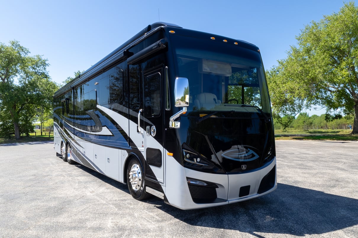 2024 Tiffin Phaeton 44OH gallery image-1