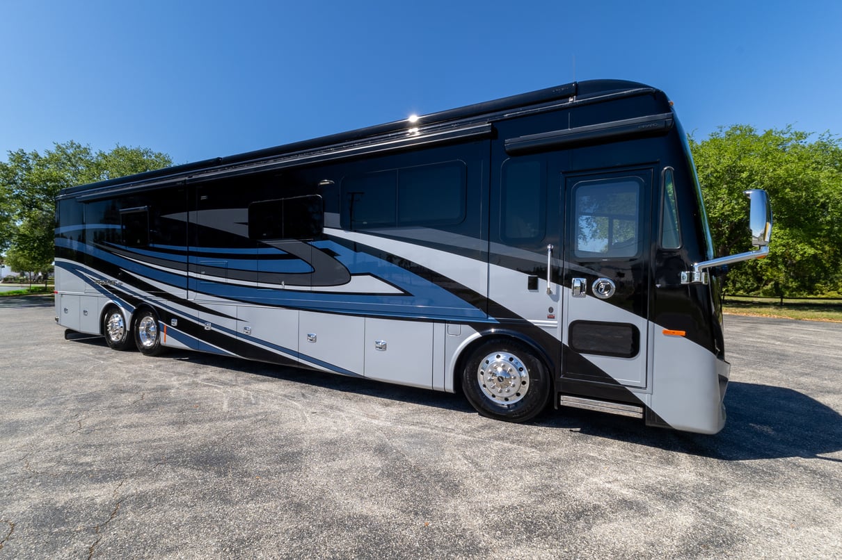2024 Tiffin Phaeton 44OH gallery image-2