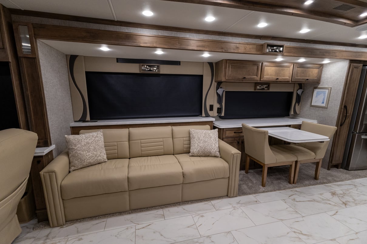 2024 Tiffin Phaeton 44OH gallery image-15