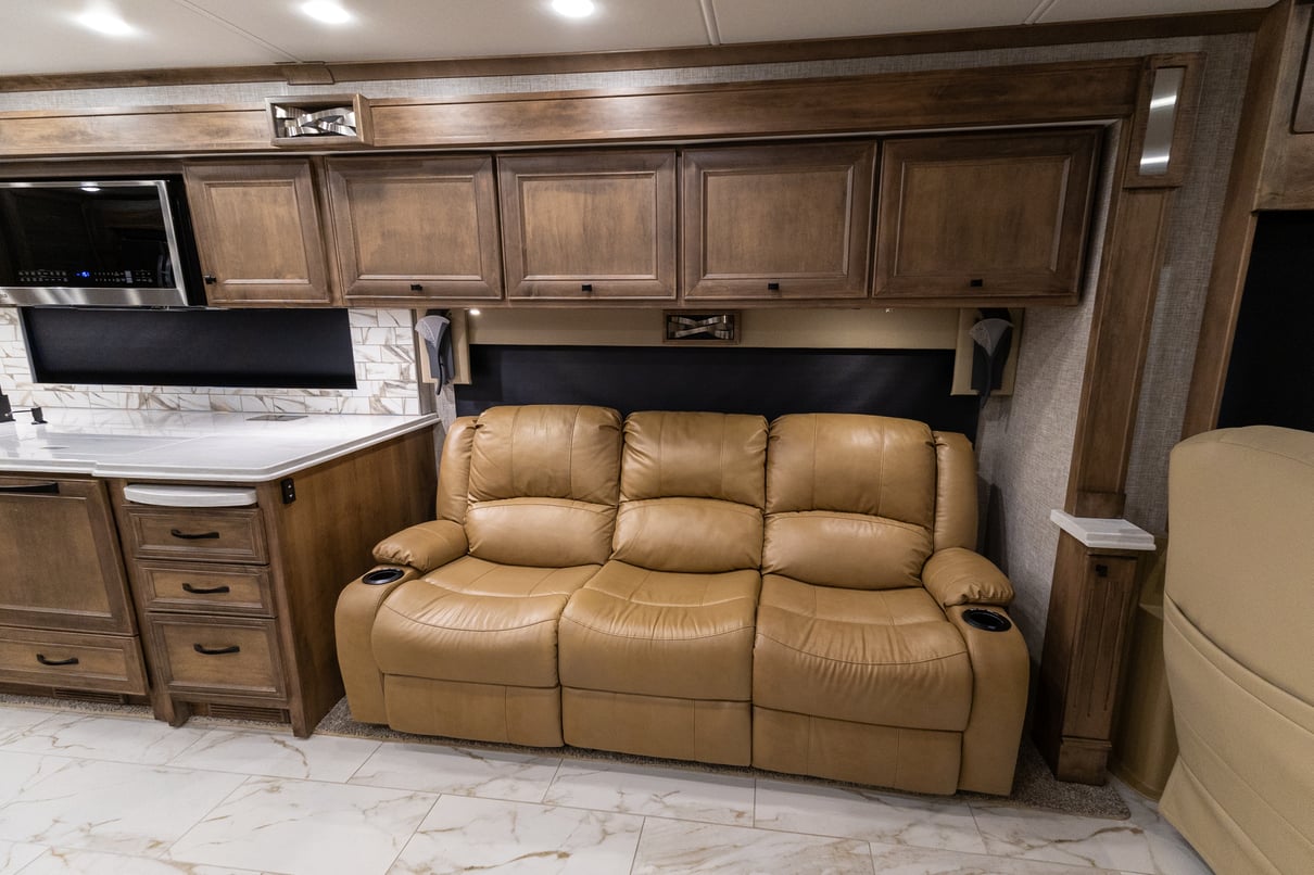 2024 Tiffin Phaeton 44OH gallery image-17