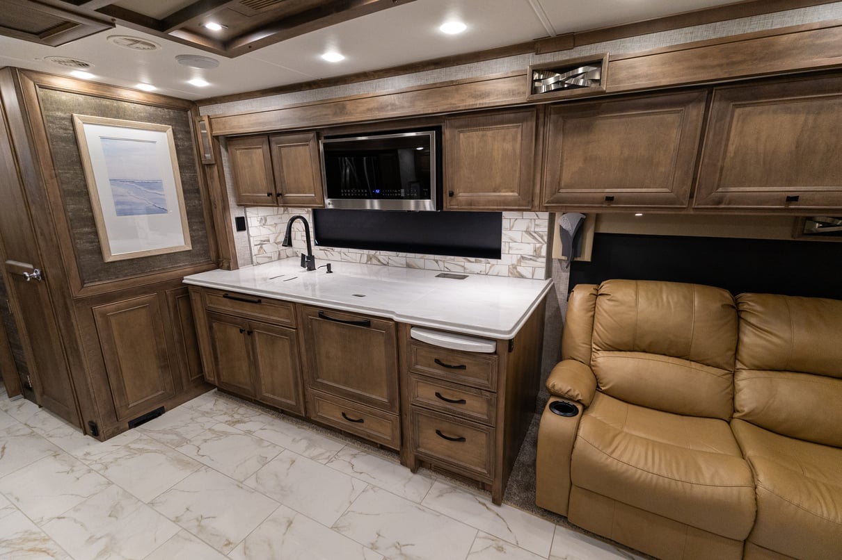 2024 Tiffin Phaeton 44OH gallery image-18