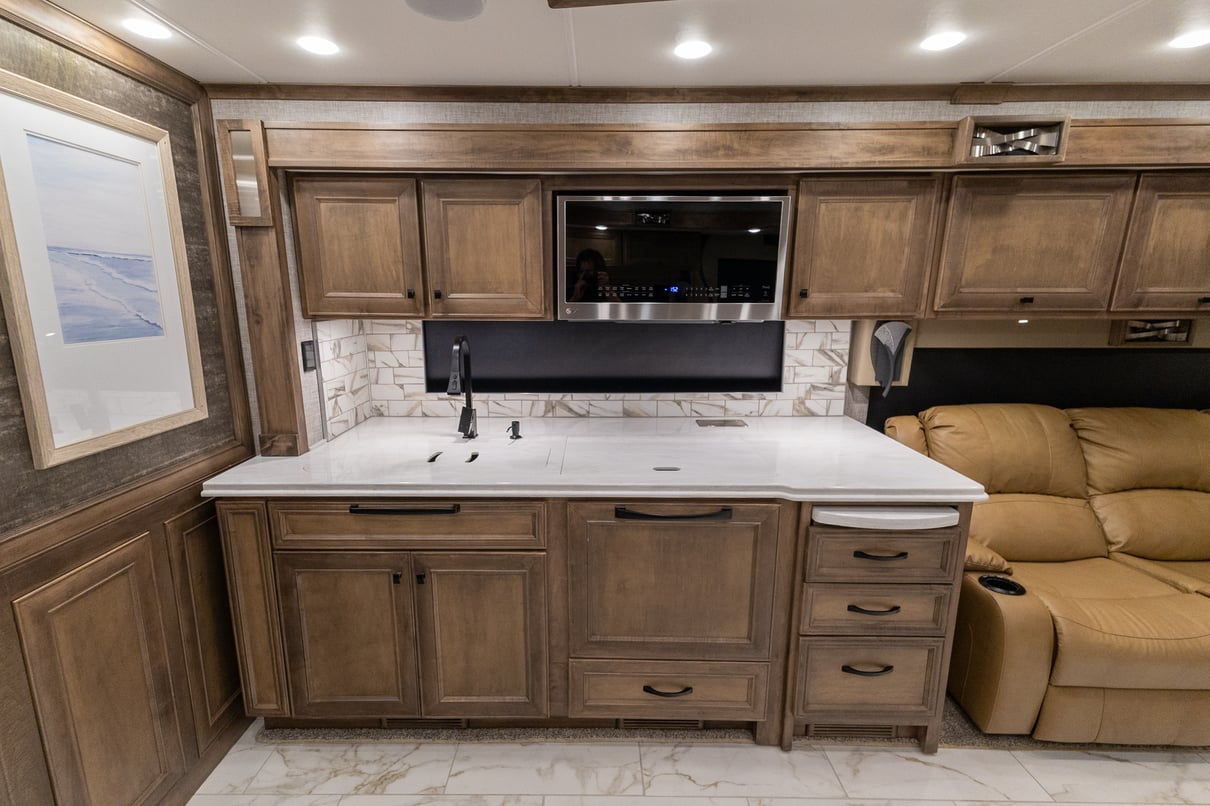 2024 Tiffin Phaeton 44OH gallery image-19