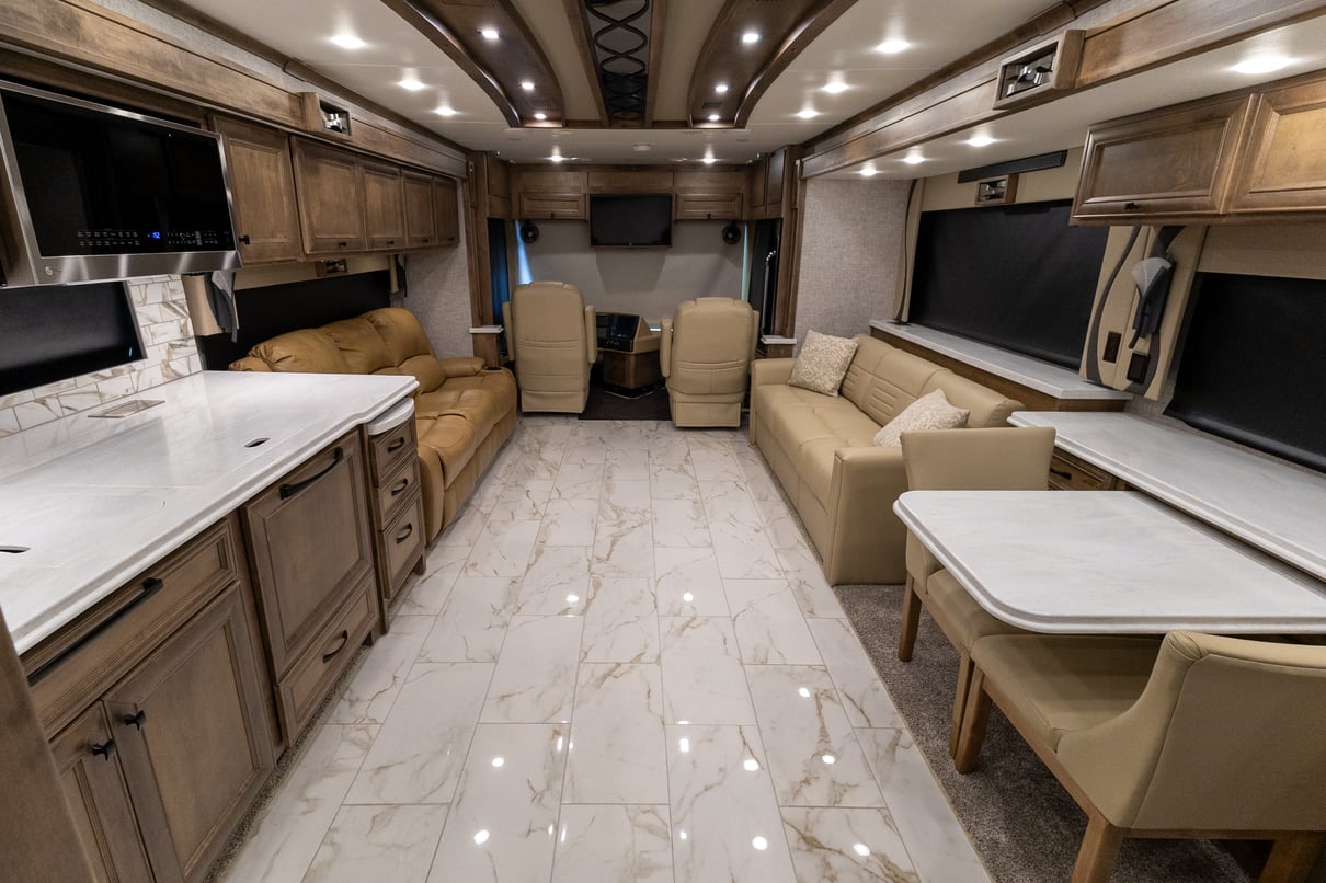 2024 Tiffin Phaeton 44OH gallery image-21