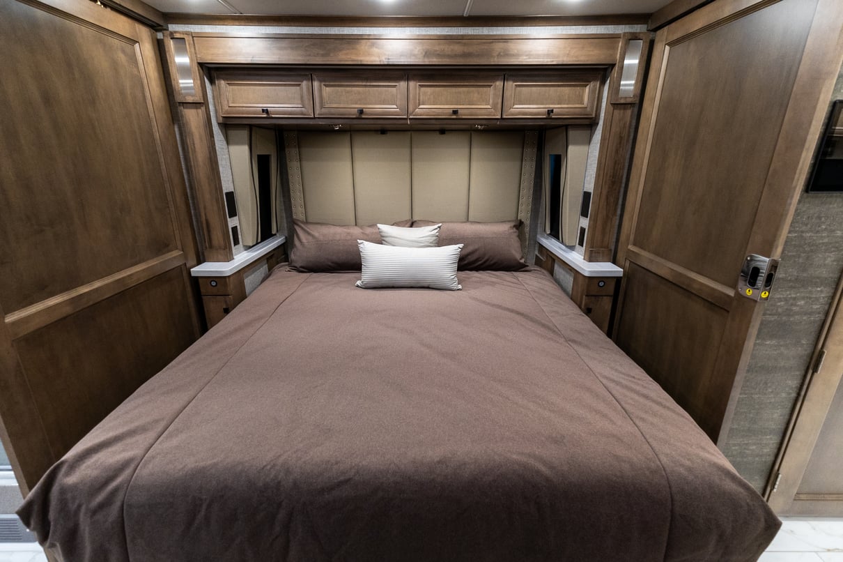 2024 Tiffin Phaeton 44OH gallery image-25