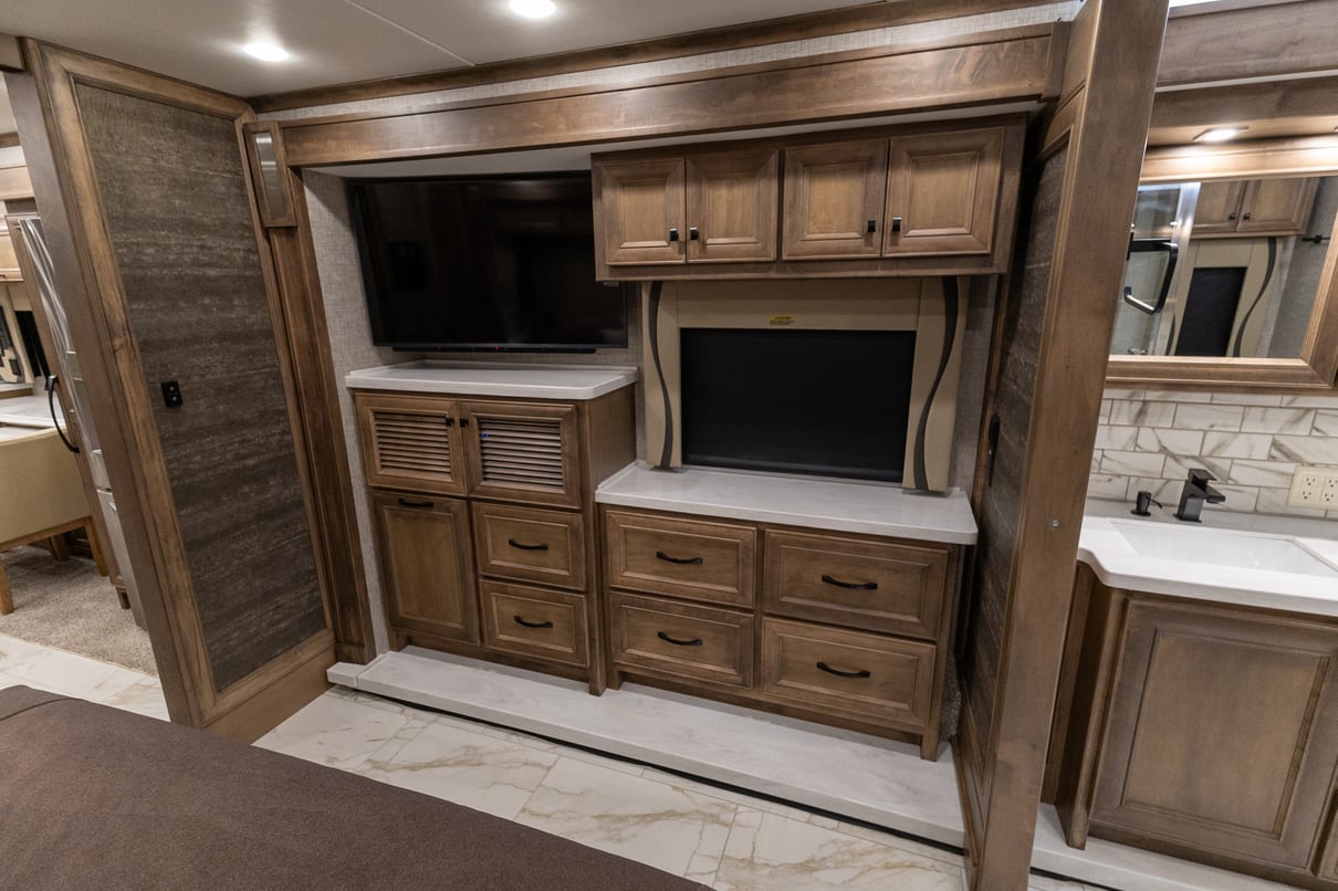 2024 Tiffin Phaeton 44OH gallery image-27