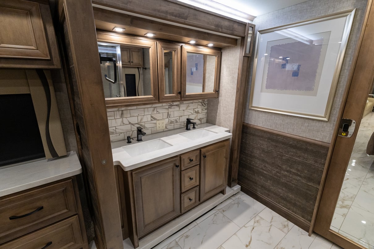 2024 Tiffin Phaeton 44OH gallery image-28